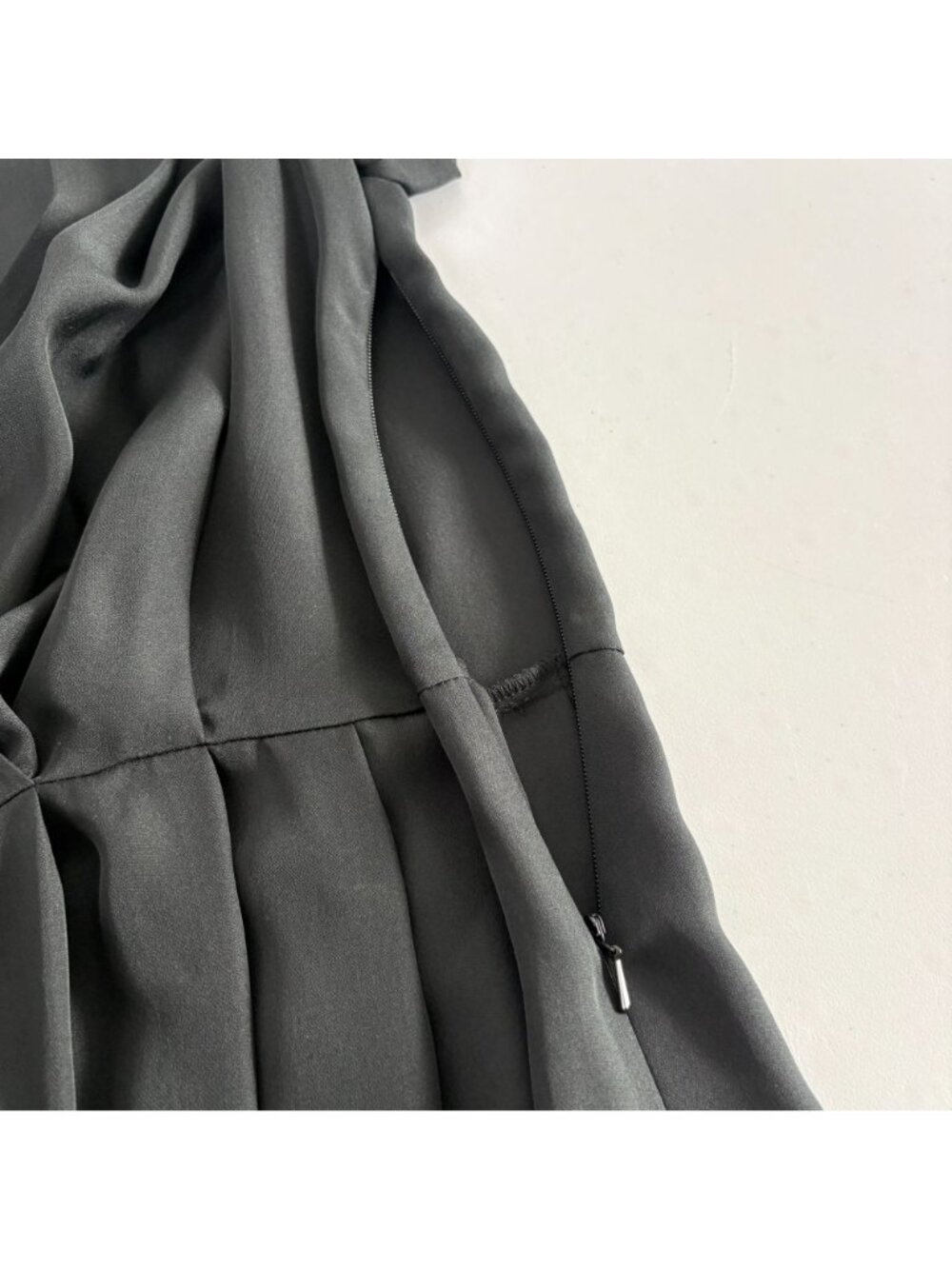 Banana Republic Midi Dress Womens 10 Black 100% Silk V Neck Short Sleeve - Picture 8 of 12